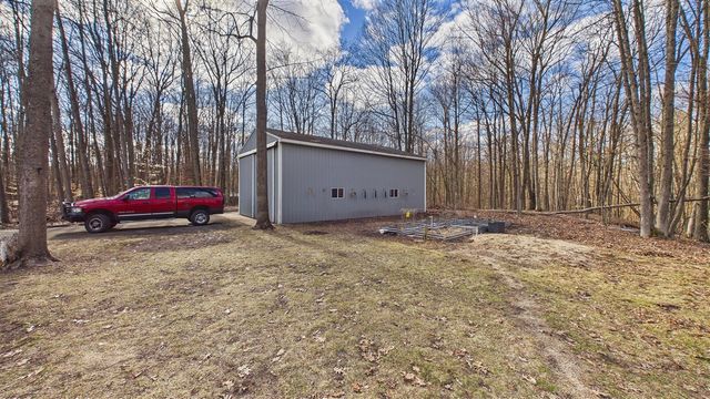 10345 Red Oak Ridge, Howard City, MI 49329