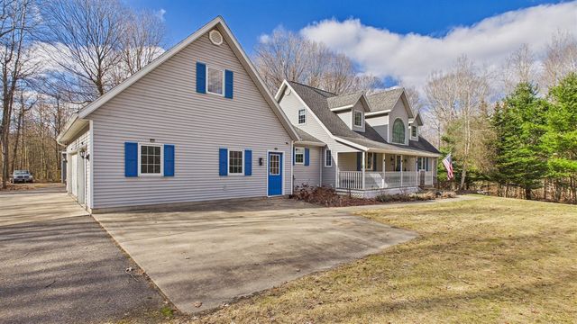 10345 Red Oak Ridge, Howard City, MI 49329