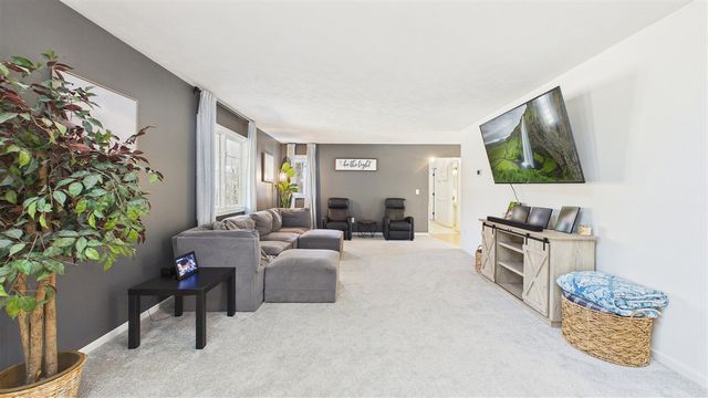 10345 Red Oak Ridge, Howard City, MI 49329