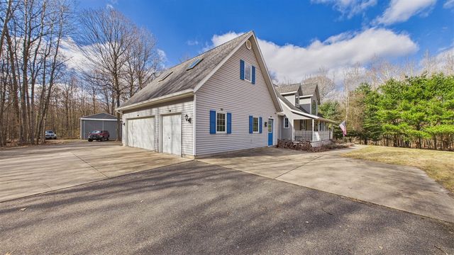 10345 Red Oak Ridge, Howard City, MI 49329