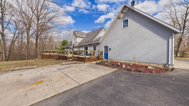 10345 Red Oak Ridge, Howard City, MI 49329