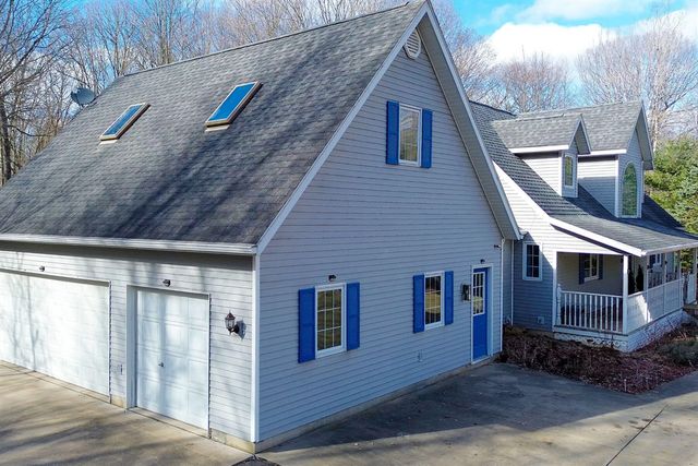 10345 Red Oak Ridge, Howard City, MI 49329