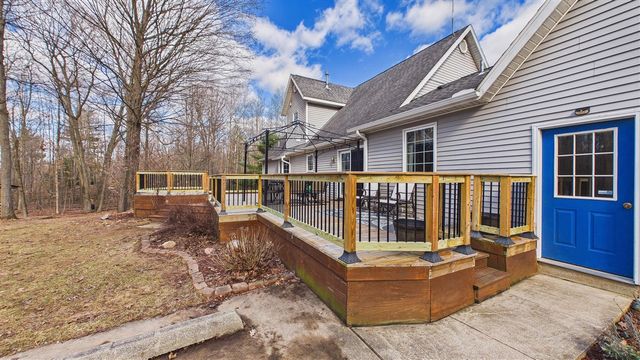 10345 Red Oak Ridge, Howard City, MI 49329