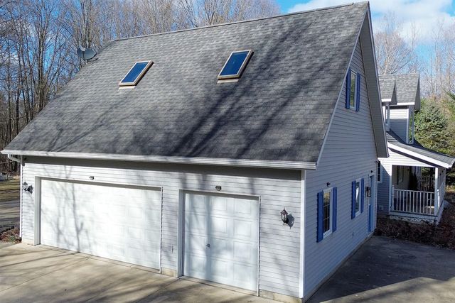 10345 Red Oak Ridge, Howard City, MI 49329