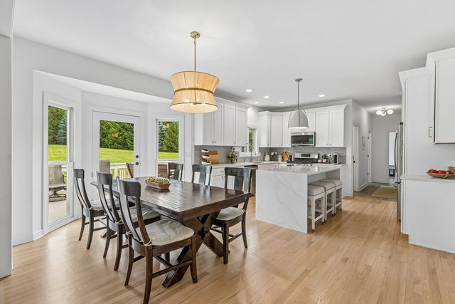 5N619 Farrier Point Lane, St. Charles, IL 60175
