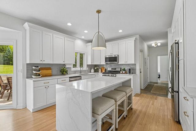 5N619 Farrier Point Lane, St. Charles, IL 60175