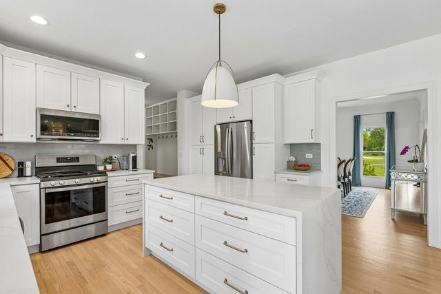 5N619 Farrier Point Lane, St. Charles, IL 60175