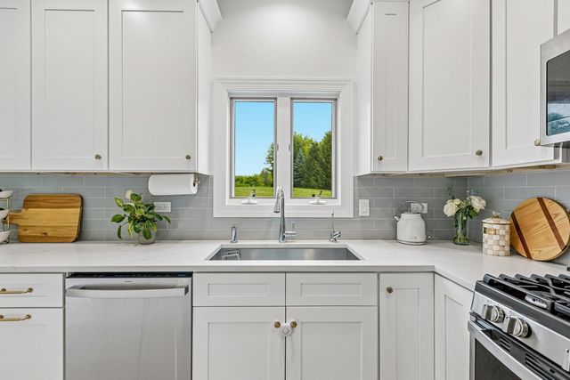 5N619 Farrier Point Lane, St. Charles, IL 60175