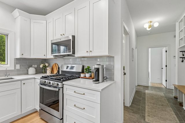 5N619 Farrier Point Lane, St. Charles, IL 60175