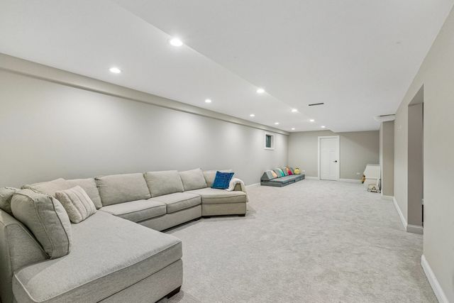5N619 Farrier Point Lane, St. Charles, IL 60175