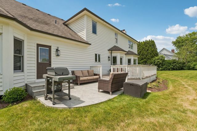 5N619 Farrier Point Lane, St. Charles, IL 60175