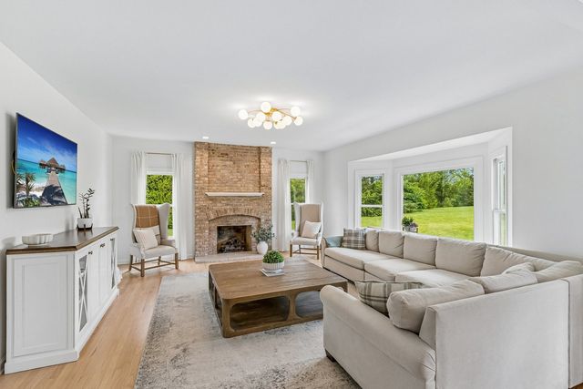 5N619 Farrier Point Lane, St. Charles, IL 60175
