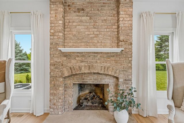 5N619 Farrier Point Lane, St. Charles, IL 60175