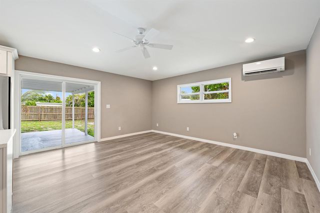 19144 SE Arnold Drive, Tequesta, FL 33469