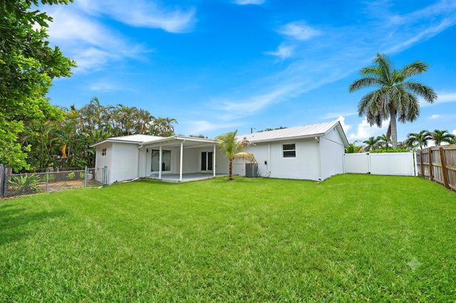 19144 SE Arnold Drive, Tequesta, FL 33469