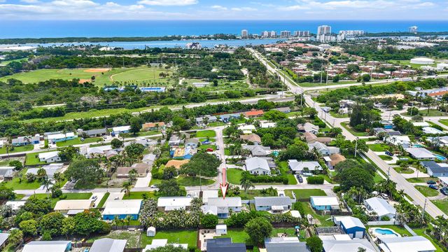 19144 SE Arnold Drive, Tequesta, FL 33469