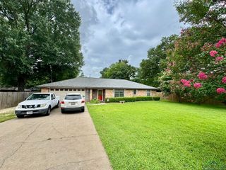 210 E Twilight Dr, Longview, TX 75604