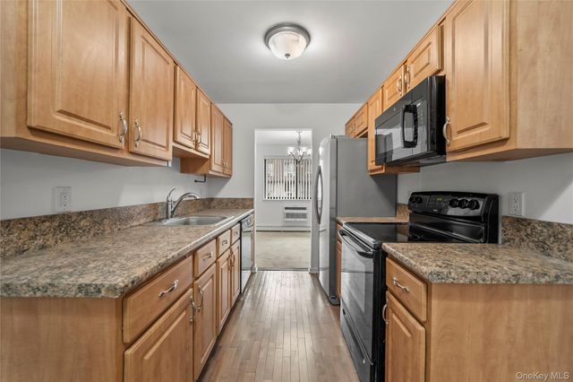 24 Carhart Avenue 318, White Plains, NY 10605