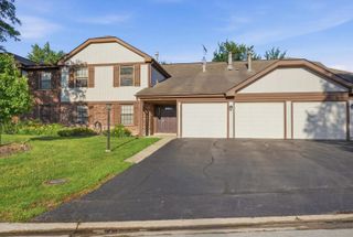 1251 WILLIAMSBURG Drive D2, Schaumburg, IL 60193