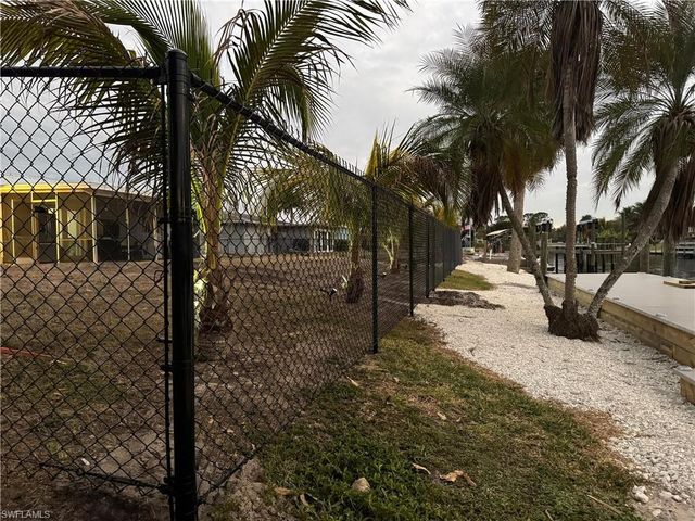 2231 Isle Of Pines AVE, Fort Myers, FL 33905