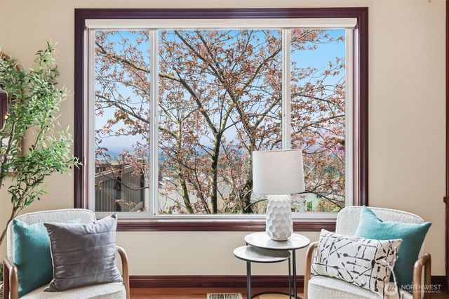 2734 NE Daphne Street, Issaquah, WA 98029