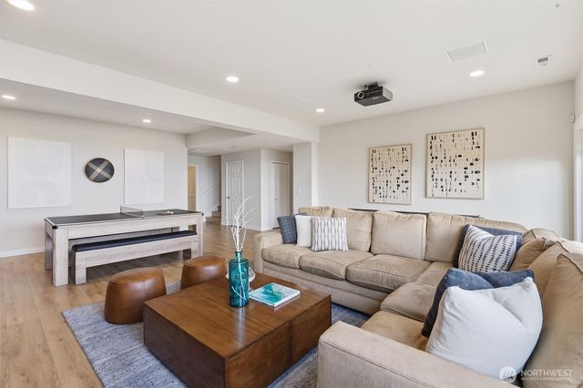 2734 NE Daphne Street, Issaquah, WA 98029