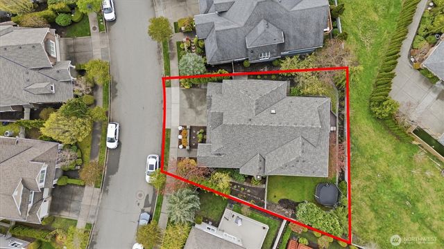 2734 NE Daphne Street, Issaquah, WA 98029