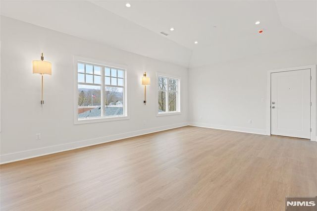 445 Ramapo Valley Road 1, Oakland, NJ 07436