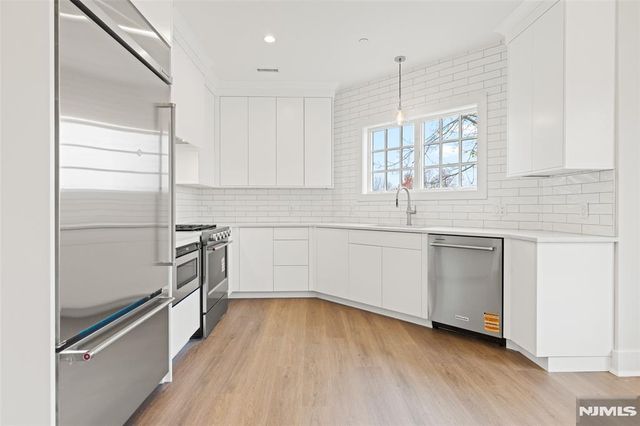 445 Ramapo Valley Road 1, Oakland, NJ 07436