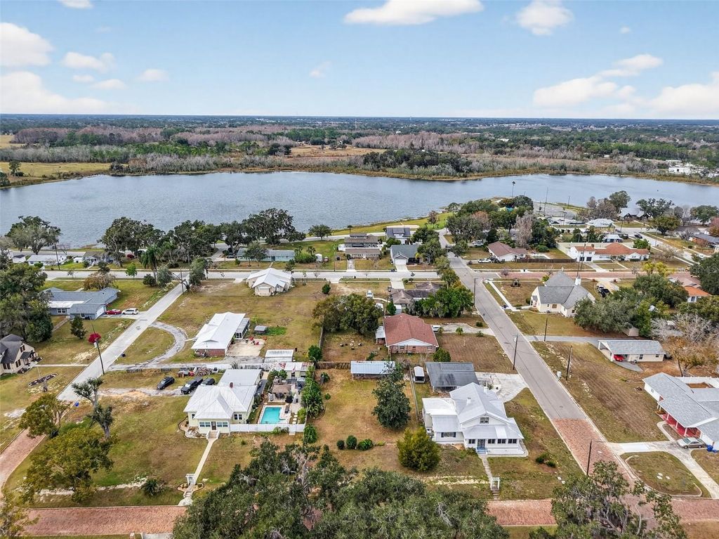 Image 5 of property listing at XXX S INDIANA AVE, Groveland, FL 34736