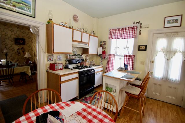 28 Carver Street, Brandon, VT 05733