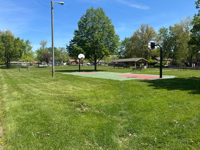 658 Apache Lane, Lowell, IN 46356