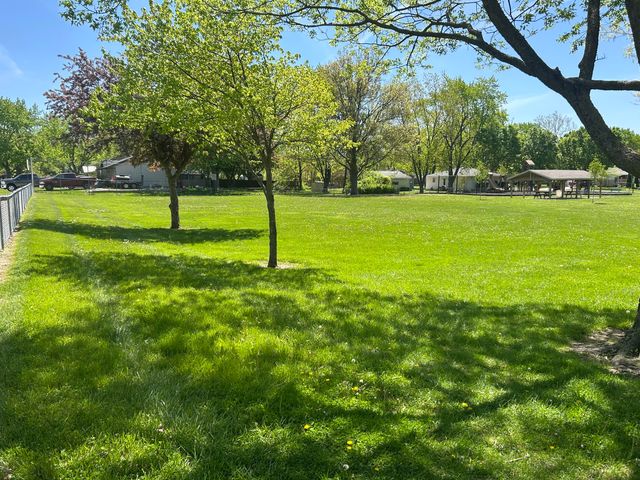 658 Apache Lane, Lowell, IN 46356