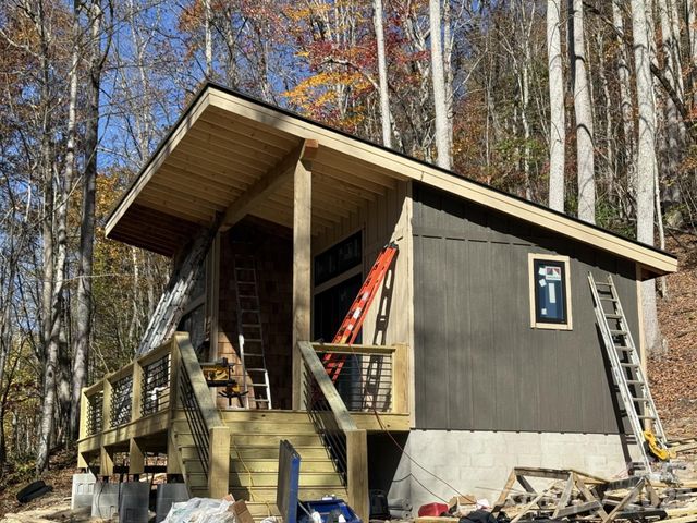 17 Sanctuary Trail, Elk Park, NC 28622