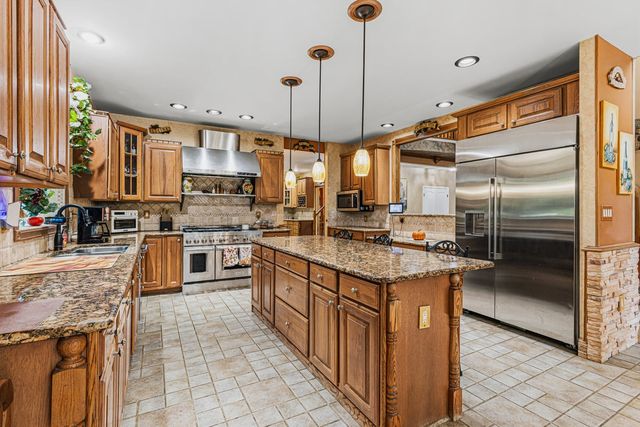 2 Lexington Court, Monroe, NJ 08831