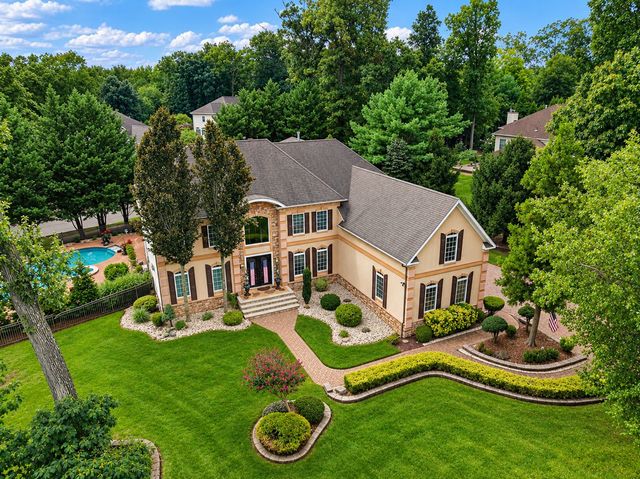 2 Lexington Court, Monroe, NJ 08831