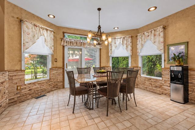 2 Lexington Court, Monroe, NJ 08831