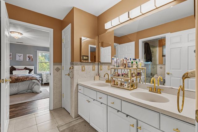 2 Lexington Court, Monroe, NJ 08831