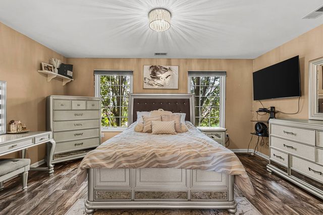 2 Lexington Court, Monroe, NJ 08831