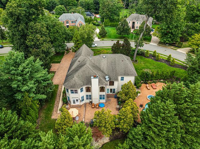 2 Lexington Court, Monroe, NJ 08831