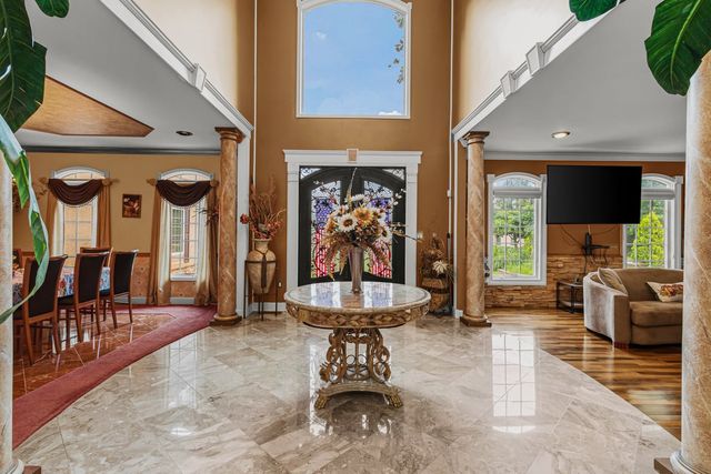 2 Lexington Court, Monroe, NJ 08831