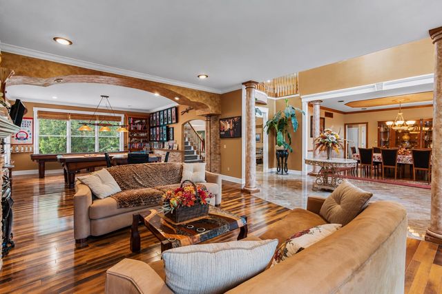2 Lexington Court, Monroe, NJ 08831