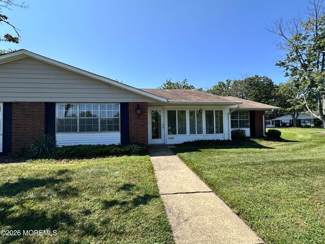 587 B Lake Point Drive, Lakewood, NJ 08701