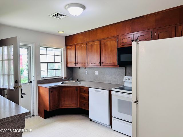587 B Lake Point Drive, Lakewood, NJ 08701