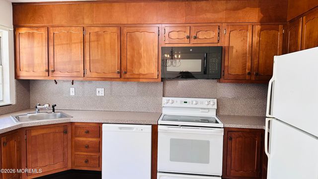 587 B Lake Point Drive, Lakewood, NJ 08701