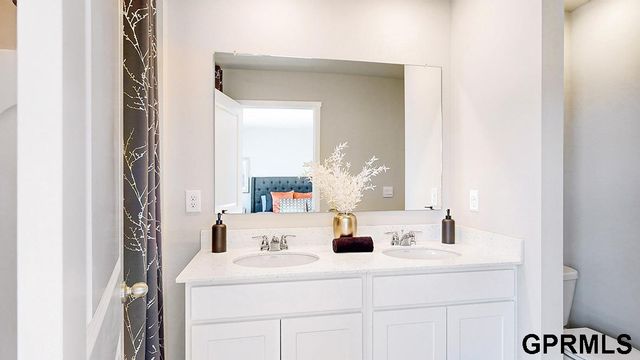 11985 S 114th Avenue, Papillion, NE 68046