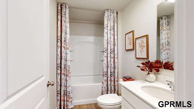 11985 S 114th Avenue, Papillion, NE 68046