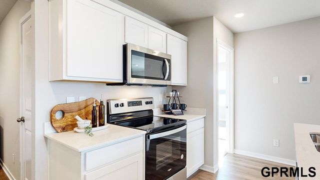 11985 S 114th Avenue, Papillion, NE 68046