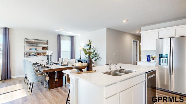 11985 S 114th Avenue, Papillion, NE 68046