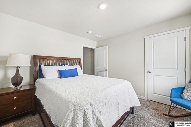 12913 S 45th Avenue, Bellevue, NE 68133